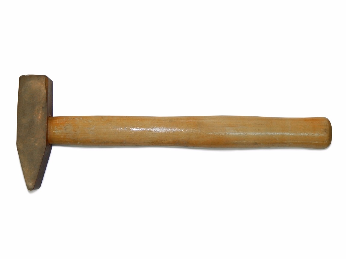 Молоток искробезопасный с квадратным бойком и деревянной рукояткой 0,5 кг - изображение, картинка, фото на сайте ISO-market.ru